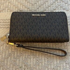 Michael Kors wristlet wallet